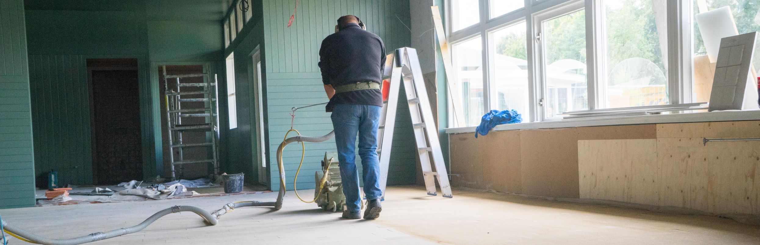 Houten vloer schuren in Utrecht. Wij schuren graag je houten vloer in Utrecht.